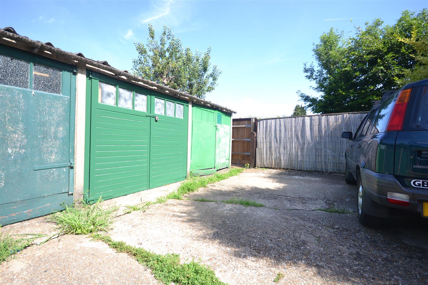 GARAGE & PARKING